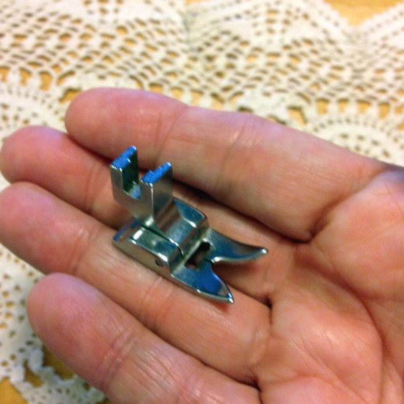 Vintage Buttonholer, Kenmore Model 17501 Sewing Machine plus accessory box - Picture 9 of 16